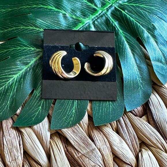 BOGO FREE MONET GOLDEN SWIRL EARRINGS - Picture 1 of 5